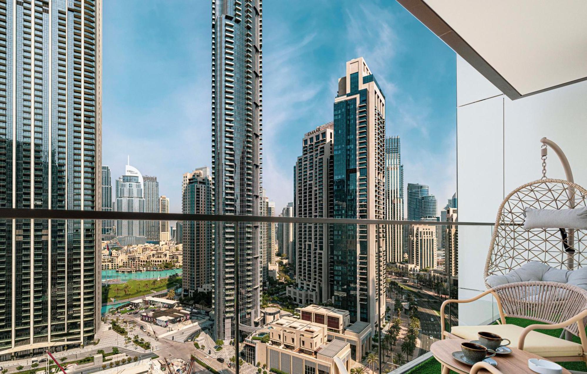 Burj Khalifa Full View *