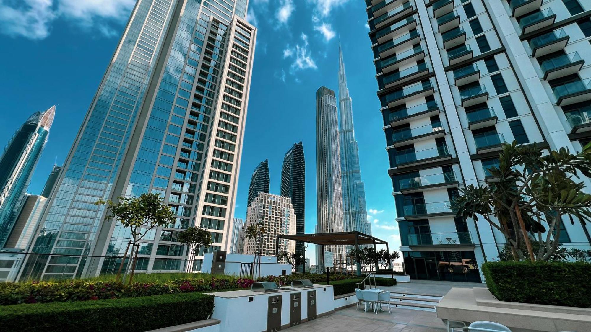 Burj Khalifa Full View *